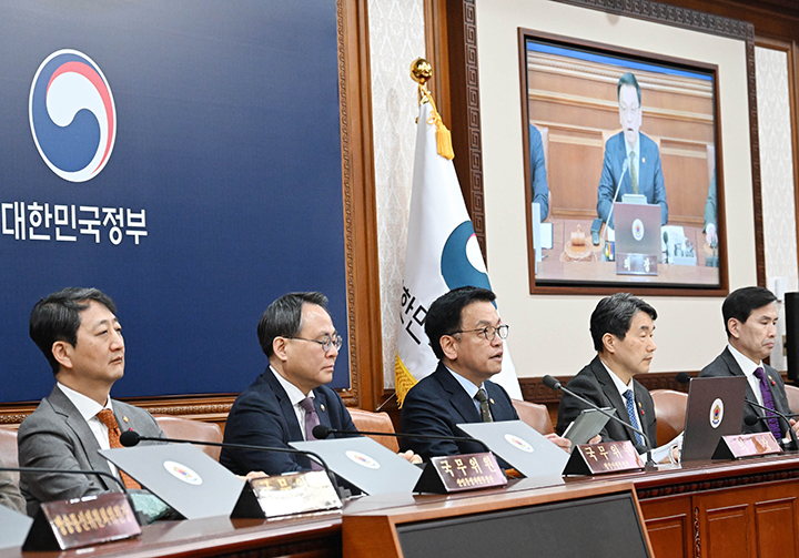 최상목 대통령 권한대행 부총리 겸 기획재정부 장관이 21일 서울 종로구 정부서울청사에서 열린 '제3회 국무회의'에서 모두발언을 하고 있다. (ⓒ뉴스1, 무단 전재-재배포 금지)