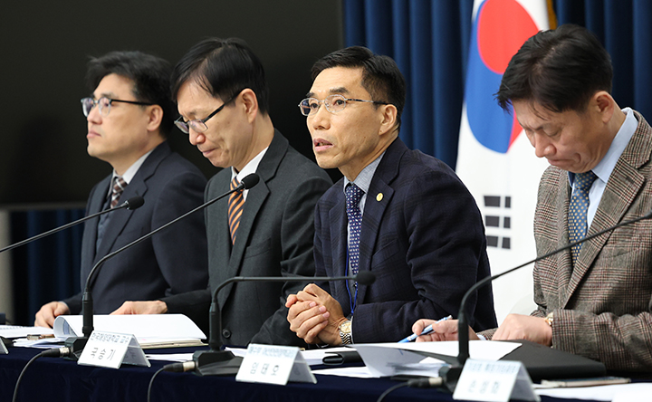 국승기 재난원인조사반장(한국해양대학교 교수)이 지난 4일 세종시 정부세종청사에서 국가재난원인조사 협의회 심의를 거쳐 관계부처 합동으로 진행된 '해양 선박(어선) 사고 원인분석 및 인명피해 방지대책'을 발표하고 있다. (ⓒ뉴스1, 무단 전재-재배포 금지)