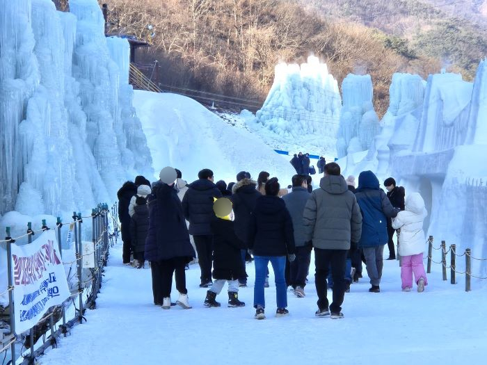 제17회를 맞이한 칠갑산 얼음분수축제.