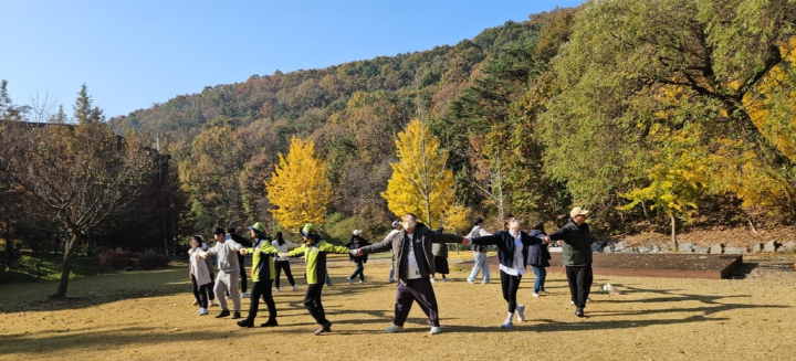 국립대전숲체원에서 실시한 '2024년 임신 희망 부부를 위한 산림치유 프로그램'(제공 = 중앙 난임·임산부심리상담센터)