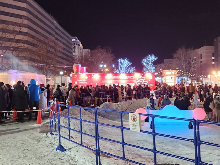 삿포로 눈축제 기간 멀리서도 가장 눈에 띄는 것은 신라면 시식 부스였다.