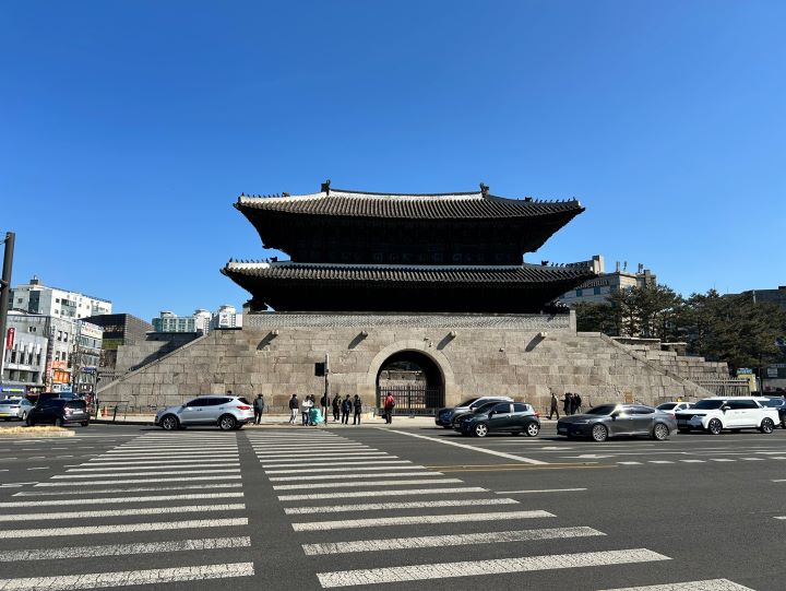 청계천 자전거길 코스에서 만난 흥인지문.