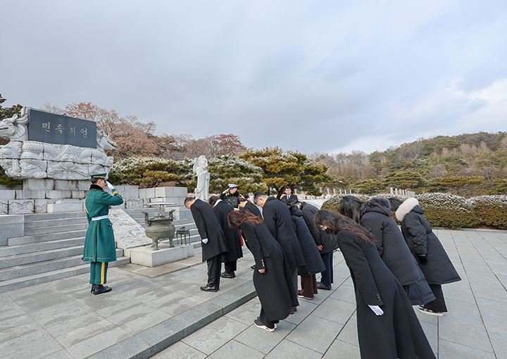 강정애 국가보훈부 장관이 국립서울현충원을 방문해 참배하고 있다. 2025.1.27 (ⓒ뉴스1, 무단 전재-재배포 금지)