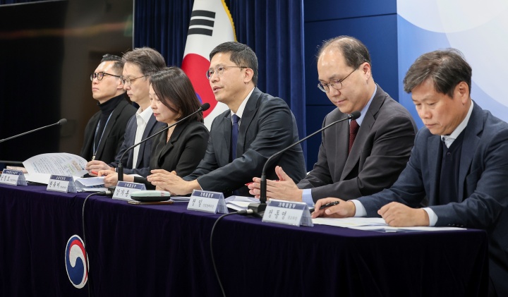 강기룡 기획재정부 정책조정국장이 4일 서울 종로구 정부서울청사에서 첨단전략산업기금 신설 관련 기획재정부·금융위원회 합동 브리핑을 진행하고 있다. (ⓒ뉴스1, 무단 전재-재배포 금지)