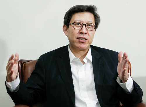 박형준 대통령실 홍보기획관은 중도실용이 국민 다수를 만족시키는 탈이념적이고 효율성 높은 정책이라고 말한다.