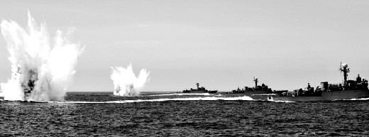 지난 5월 해군2함대 소속 초계함(PCC)들이 수중으로 은밀 침투하는 적 잠수함을 포착, 폭뢰로 공격하는 훈련을 하고 있다.