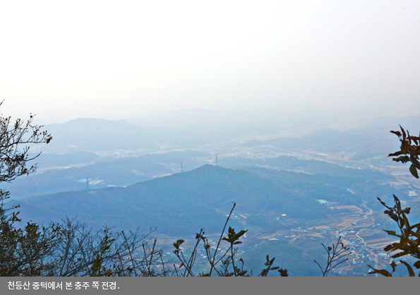 천등산 중턱에서 본 충주 쪽 전경