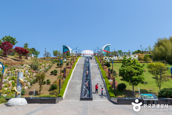 이사부사자공원 계단 - © 한국관광공사