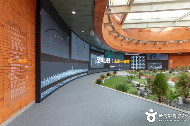 28m의 초대형 스크린 ⓒ 한국관광공사