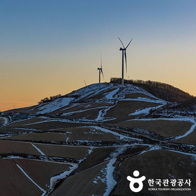 해가 산등성이 너머로 천천히 사라진다 ⓒ 한국관광공사