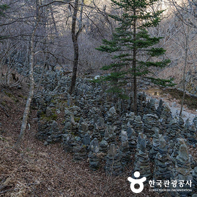 계곡에 3,000개의 돌탑 ⓒ 한국관광공사